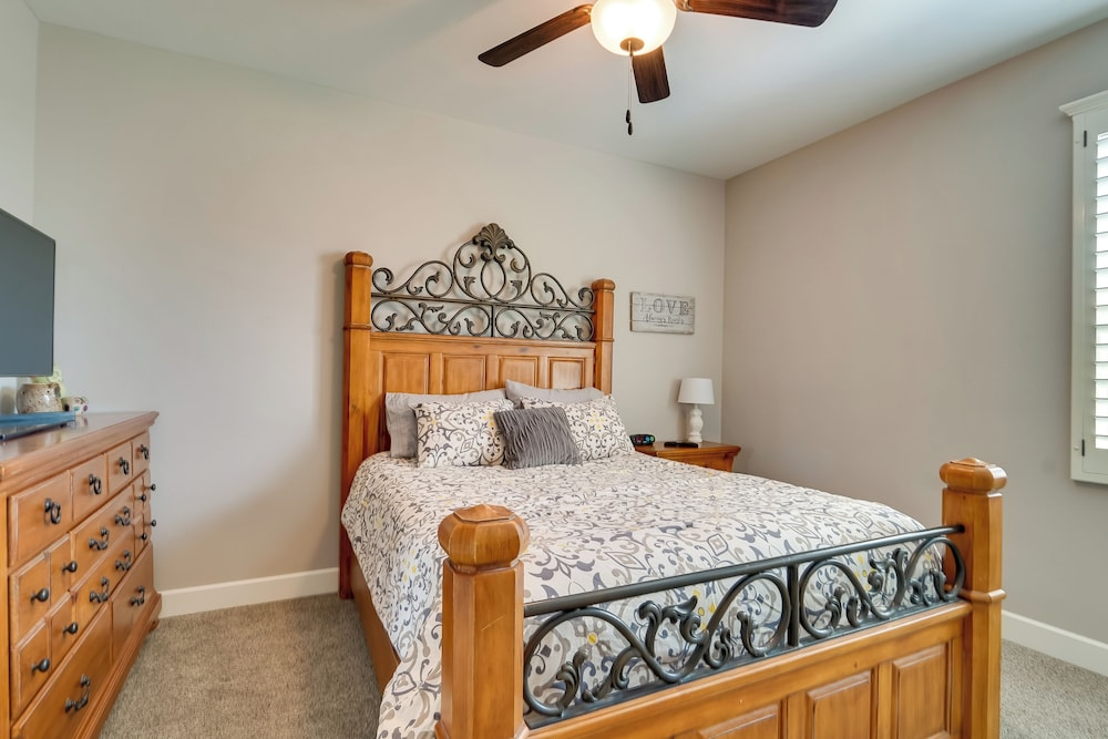 Carlsbad Retreat w/ Fire Pit & Fenced Yard!