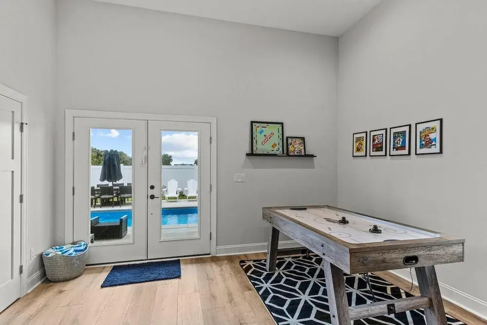 Never Lost 4 Bedroom Home by RedAwning