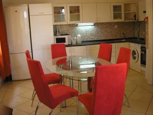 110m2 Old Town Apartment on Danube Promenade 3BR 2BA Up to 9 Guests
