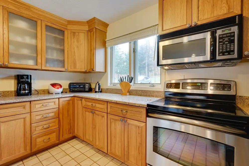 Sunny Stratton Townhome ~ 1 Mi to Skiing!