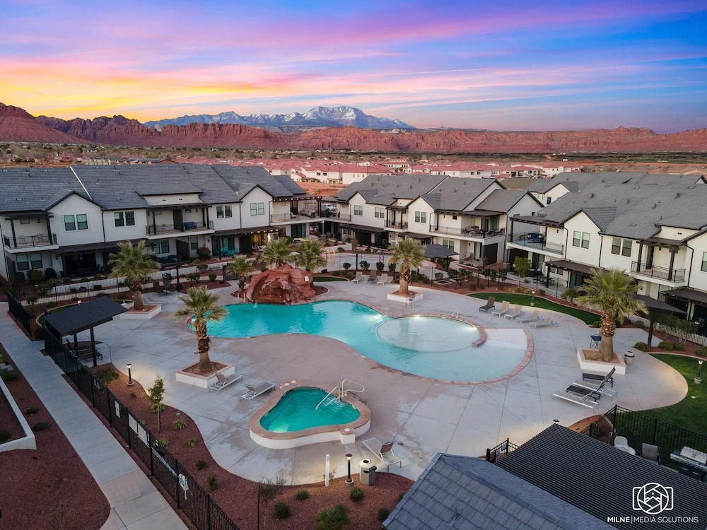 Grand Slam Getaway #5 5 Bedroom Townhouse