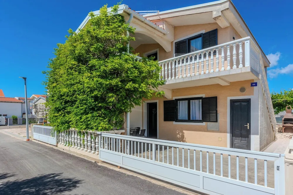Apartments Plantosar