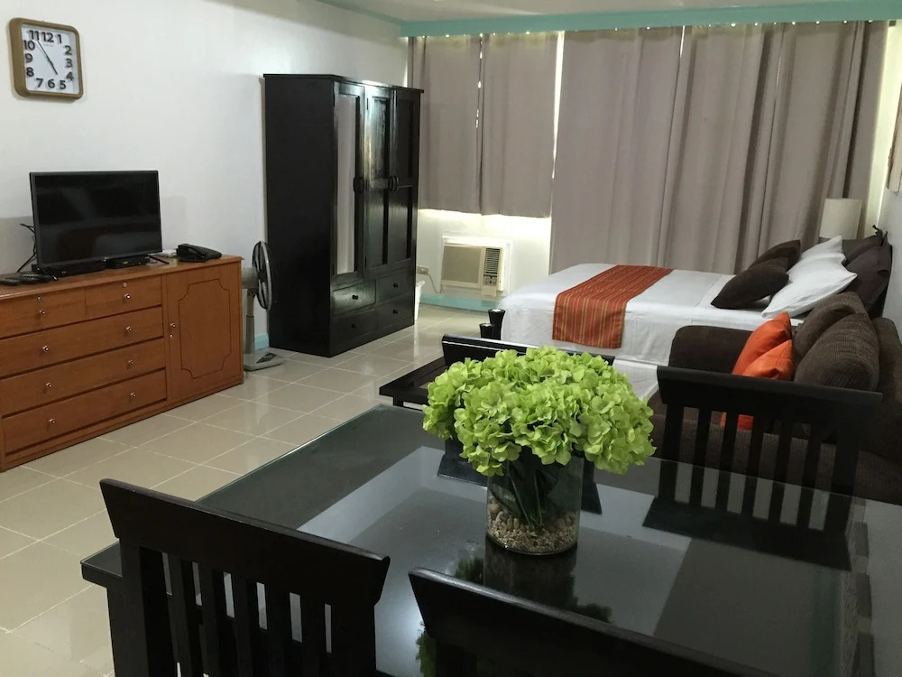Robinsons Studio W Balcony-rpr08