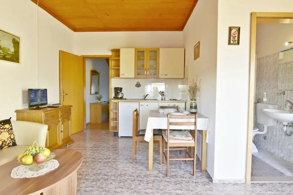 Shared Gardened Accommodation With bbq and sea View