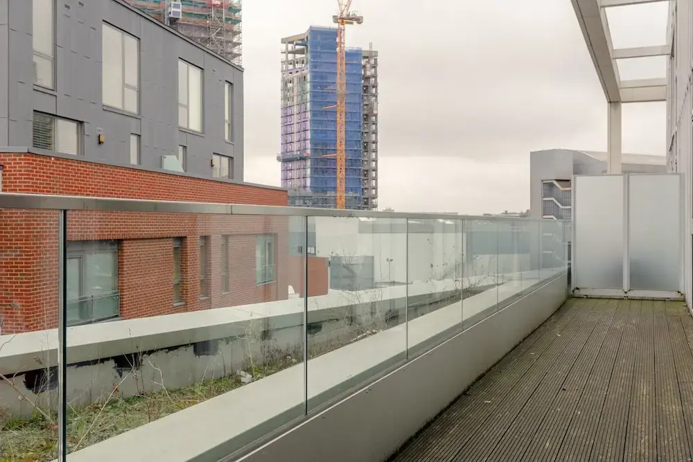 Modern 3 Bedroom Top Floor Apartment