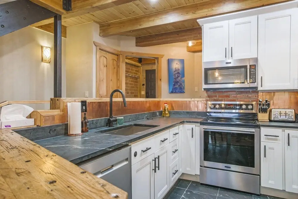 Winterwood 10 2 Bedroom Condo by Redawning