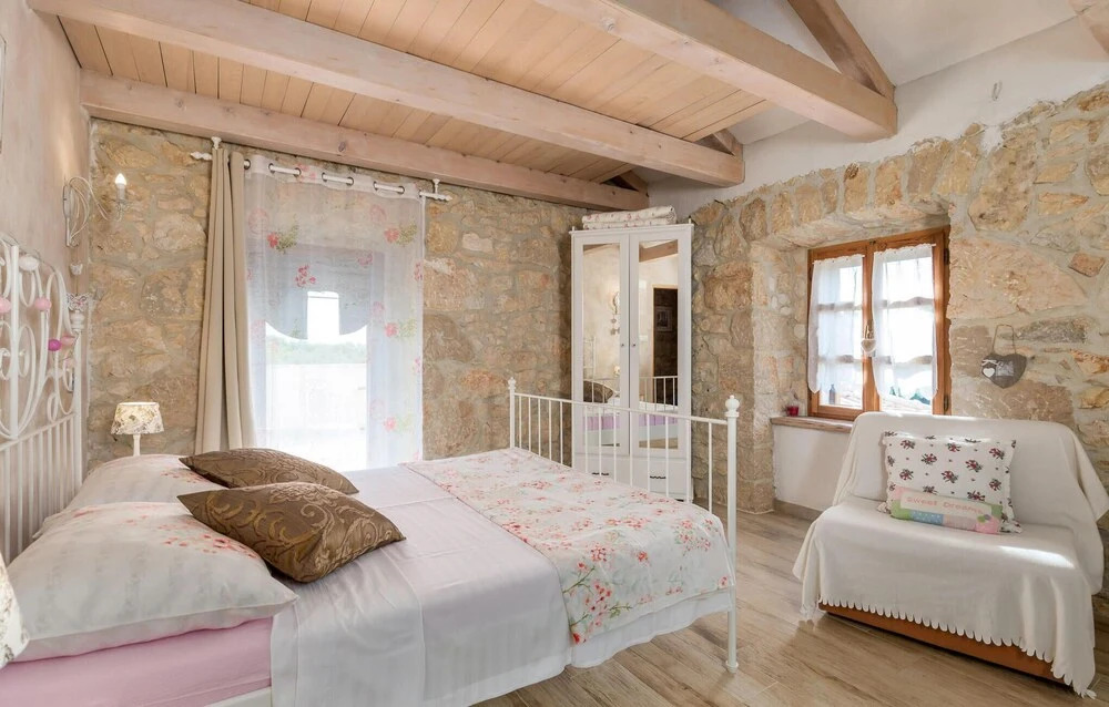 Gorgeous Home In Kras