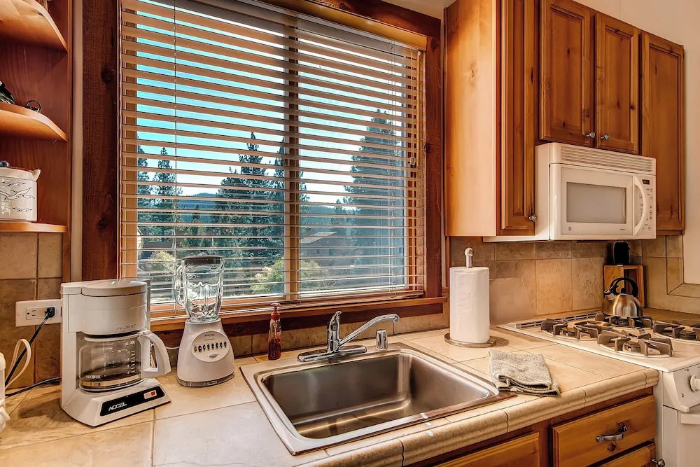 Inviting Ski Getaway < 1 Mile to Northstar Resort!