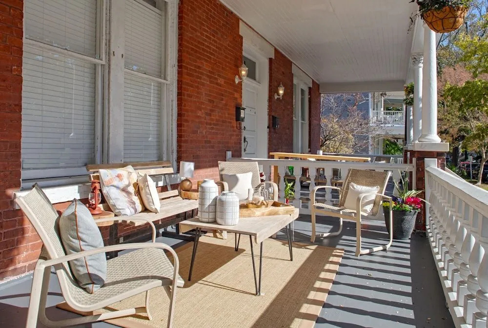 Elegant Brick 2 BR in downtown Savannah