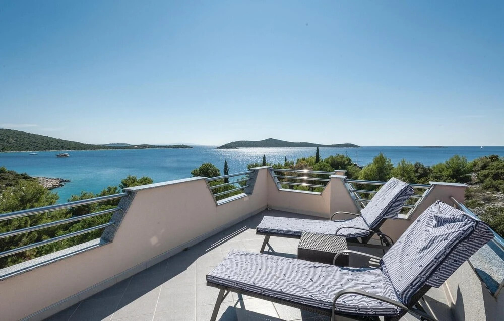 Beautiful Home in Sevid With Wifi and 4 Bedrooms