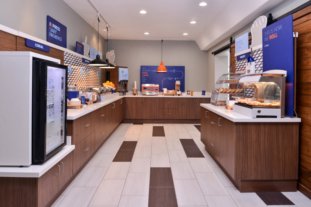 Holiday Inn Express & Suites Elgin By IHG