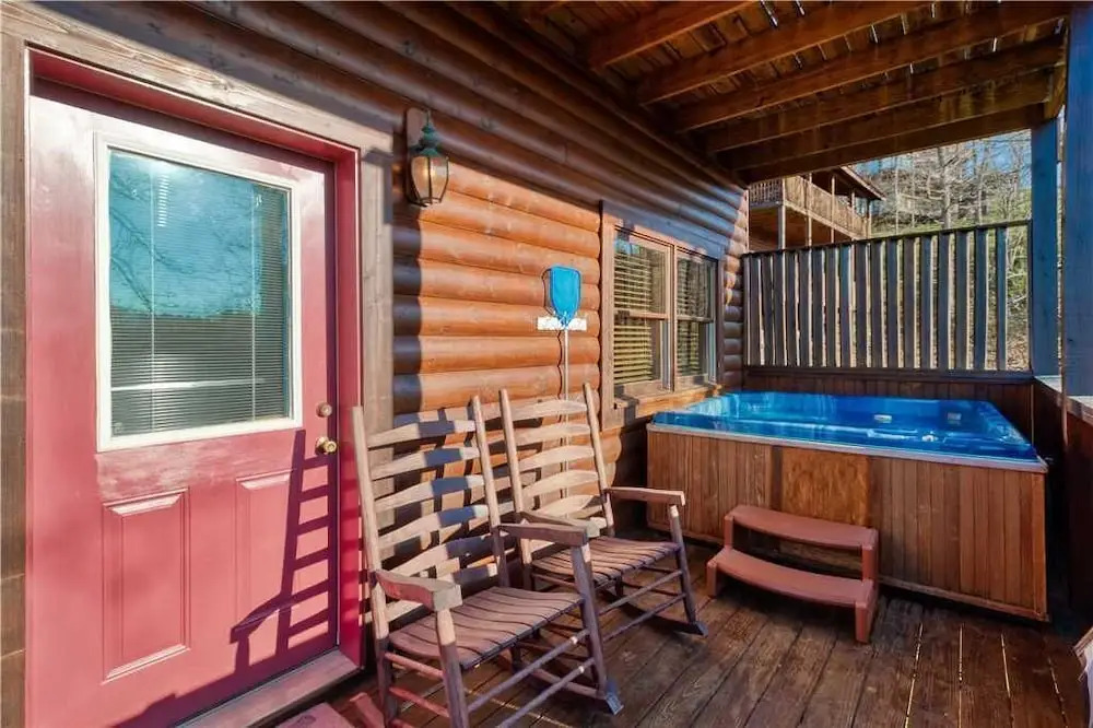 Smoky Mountain Retreat - Five Bedroom Cabin