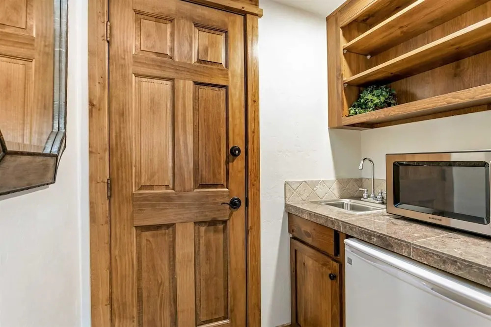 4 Bedroom Antlers Vacation Rental With Incredible Slopeside Views And Just A Short Walk To Gondola And Lionshead Village