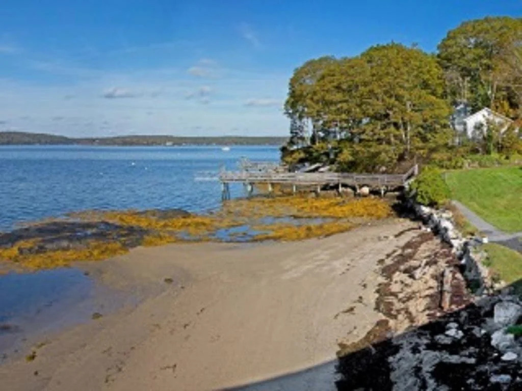 Smugglers Cove Inn