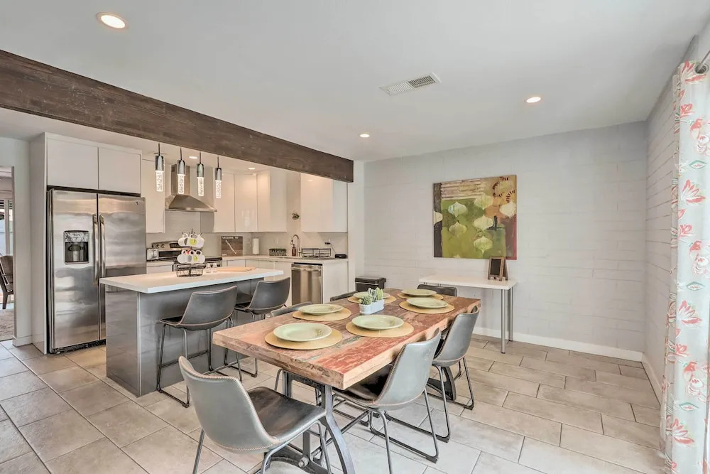 Chic Scottsdale Home w/ Balcony, Walk to Old Town!