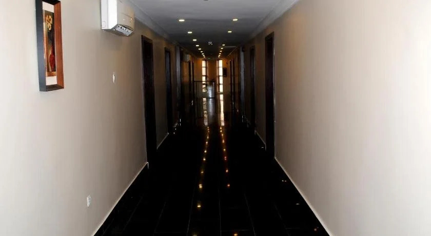 Grand Inn & Suites
