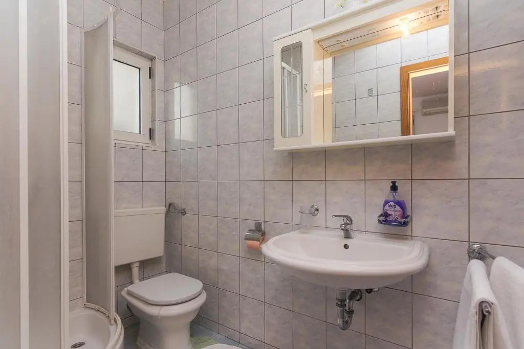 Apartment and room Marin Makarska
