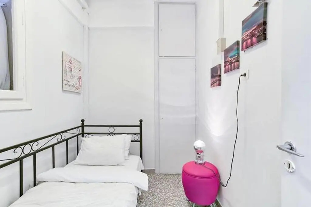 4BDR Amazing Spacious full Apt in Plaka (and Netflix)