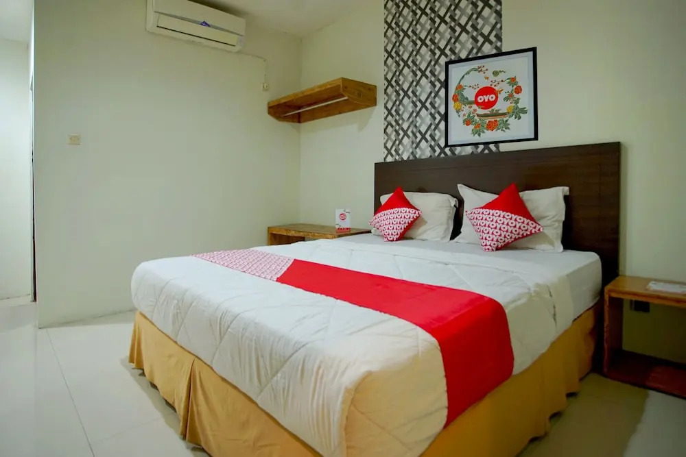 Obelix Hotel Syariah by OYO Rooms