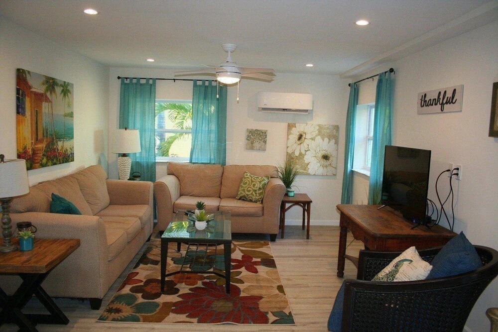 Shanti 3- Cute Cozy Close to Beach