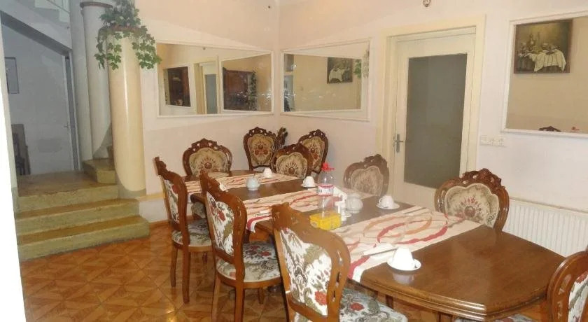 Sia Rebir D, Hotel Rebir