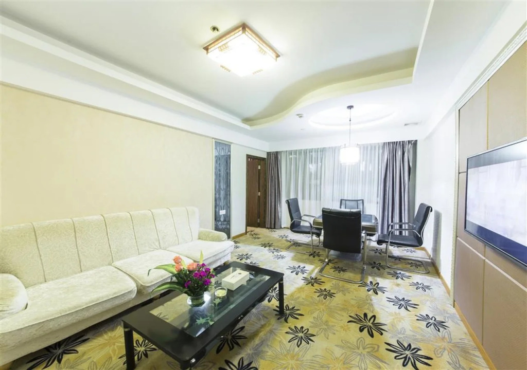 Vienna Hotel Zhanjiang Haibin Avenue Branch