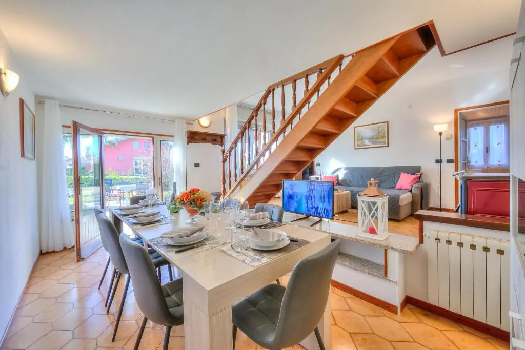 Cedar House Villa Few Minutes From Lake - Happy Rentals