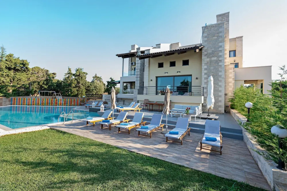 Dreamcatcher Villa Outdoor Indoor Pool hot tub