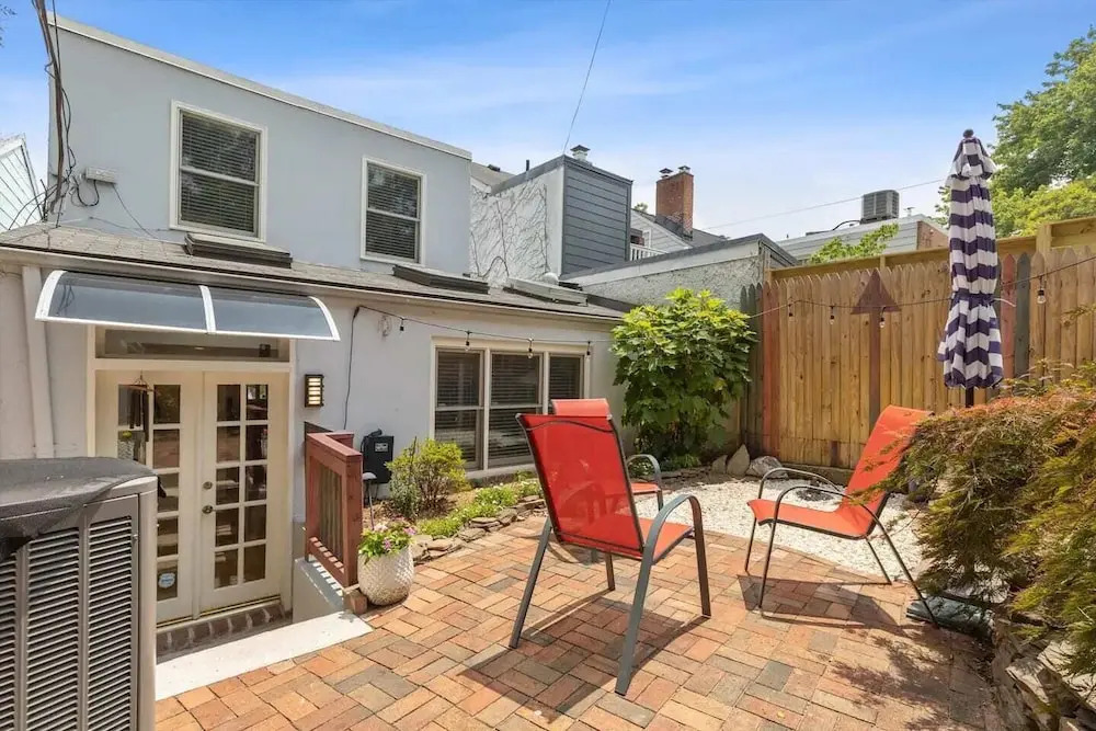 Historic Modern Capitol Hill 2-br Row Home