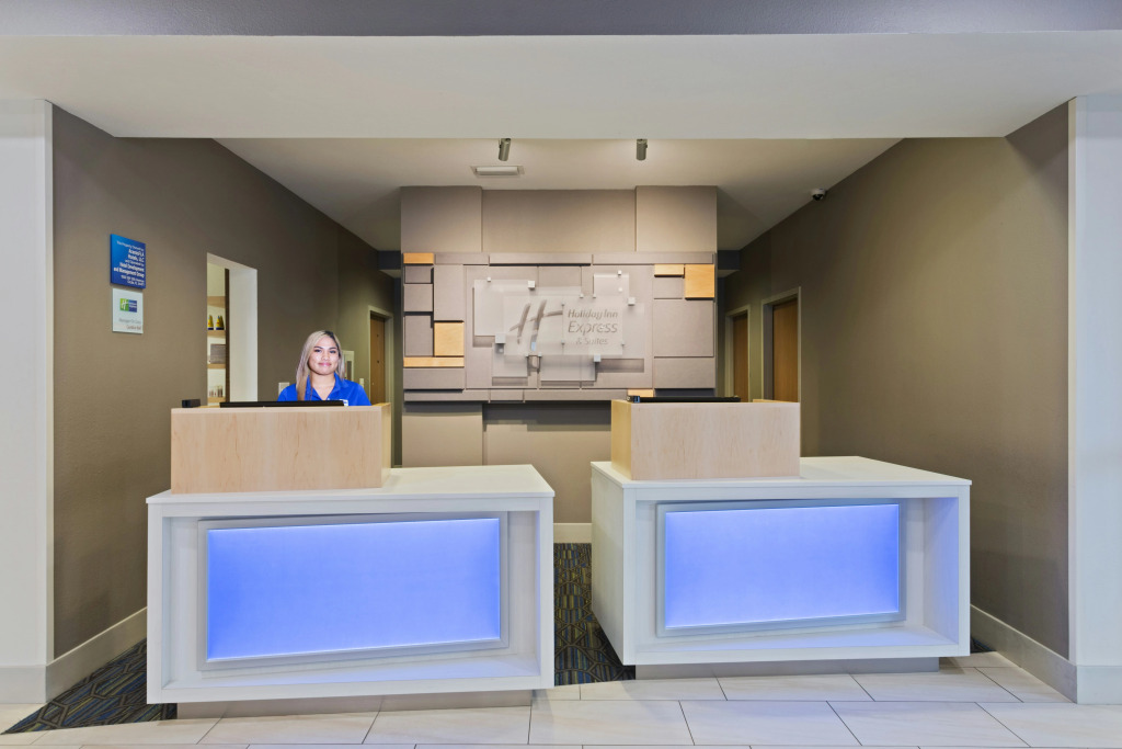 Holiday Inn Express & Suites Tavares by IHG