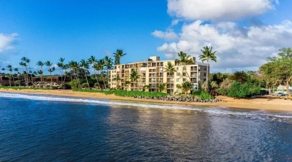 Kihei Beach, #409 2 Bedroom Condo by RedAwning