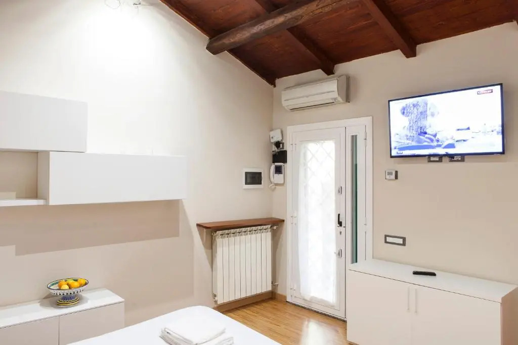 Eleonora House