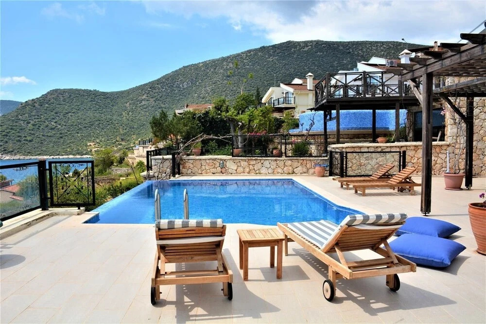 Villa Yellow