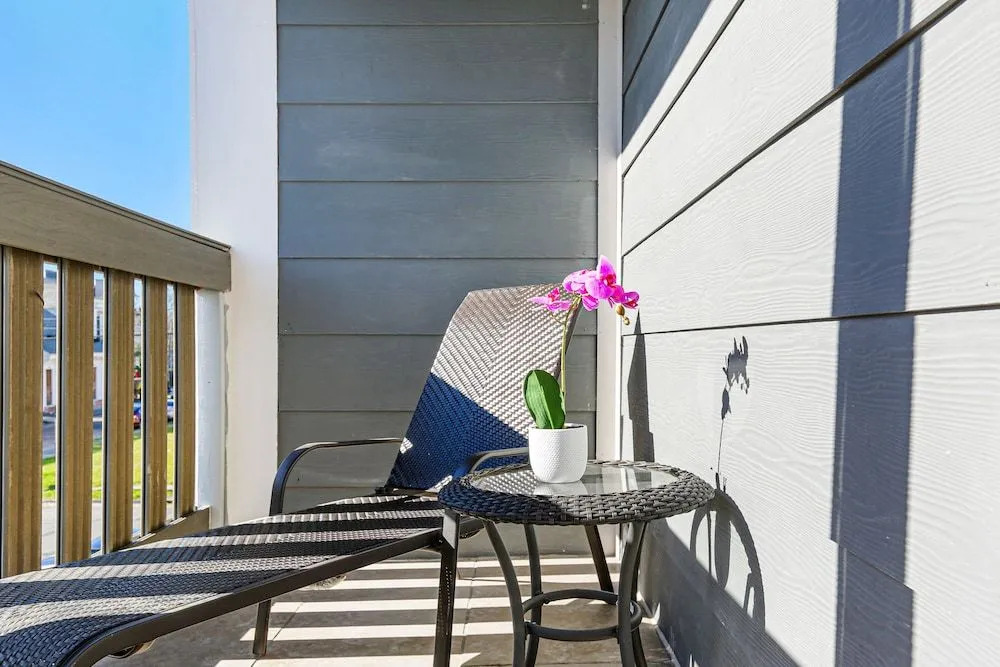 Fully Furnished Condos Near St Charles