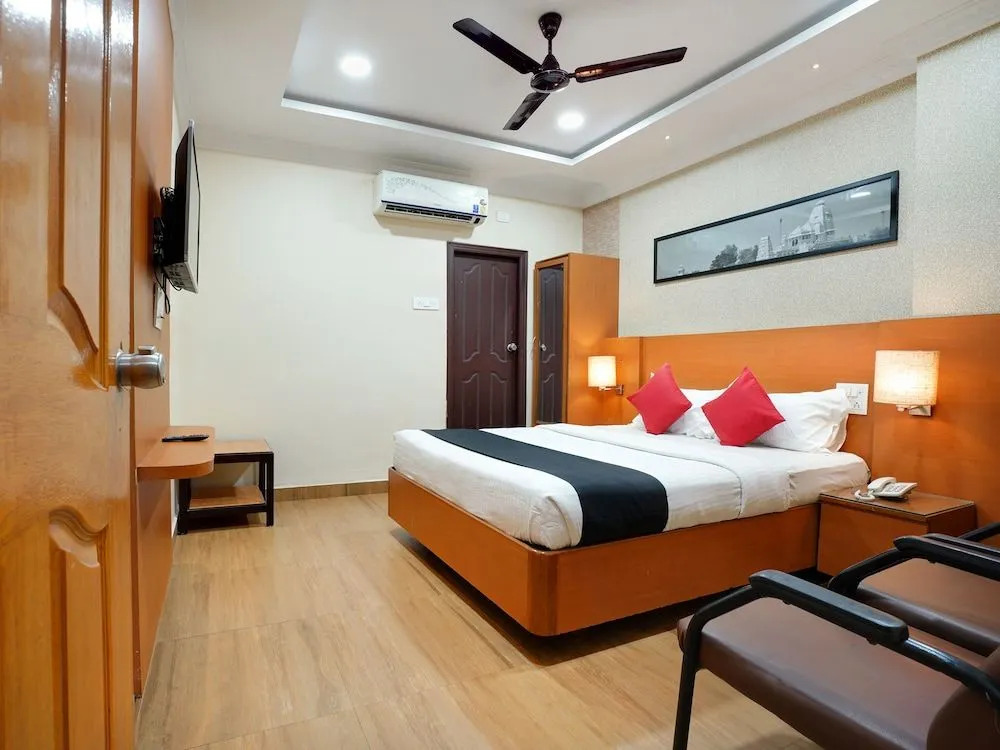 Hotel Gayathri