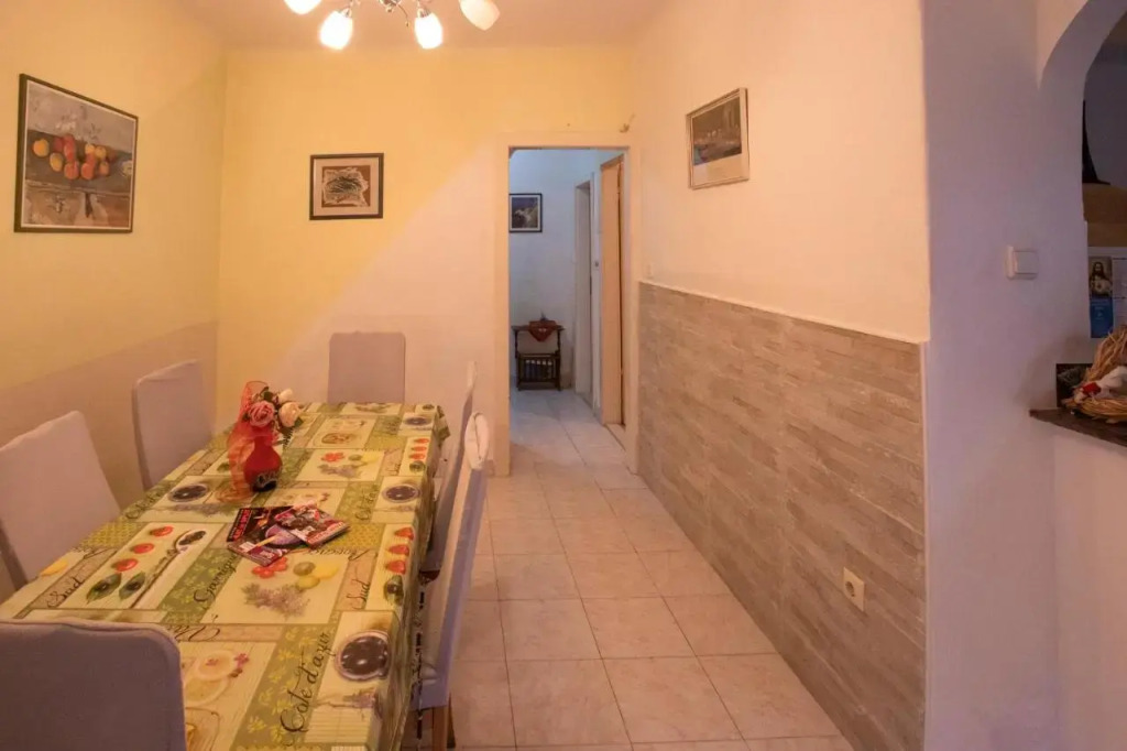 Guest house with garden - Zuvan