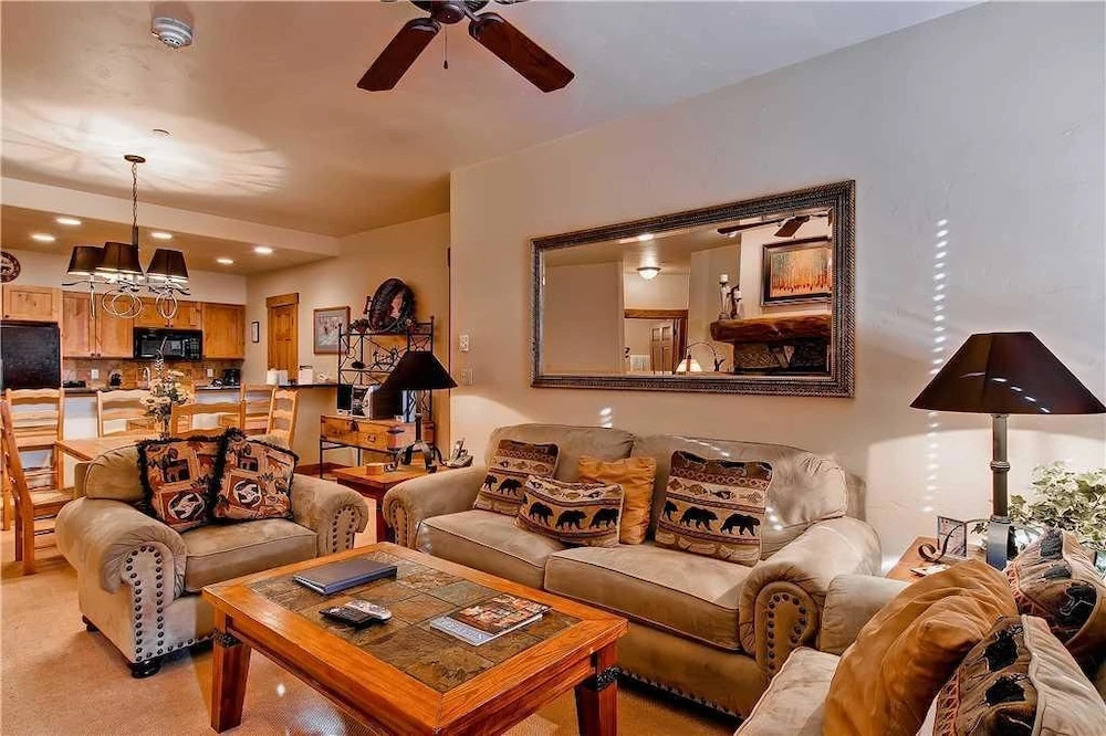 3101 Champagne Lodge, Trappeur's Crossing Apartment 2