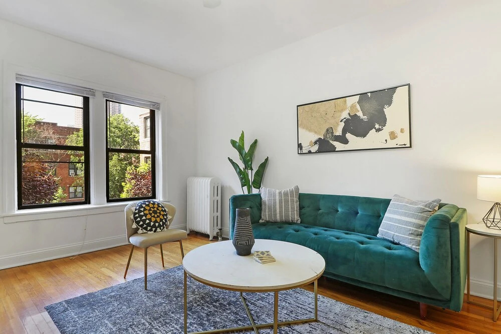 Darling 1BR Apartment in Lakeview