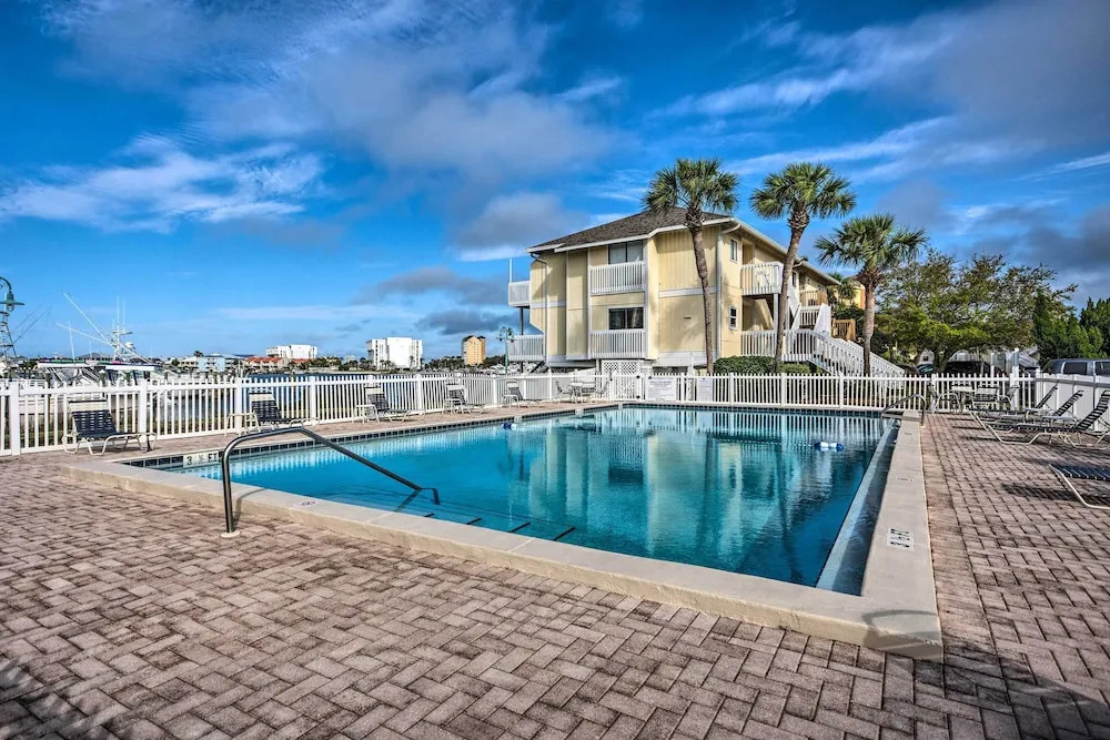 Destin Ground-level Condo w/ Private Beach Access