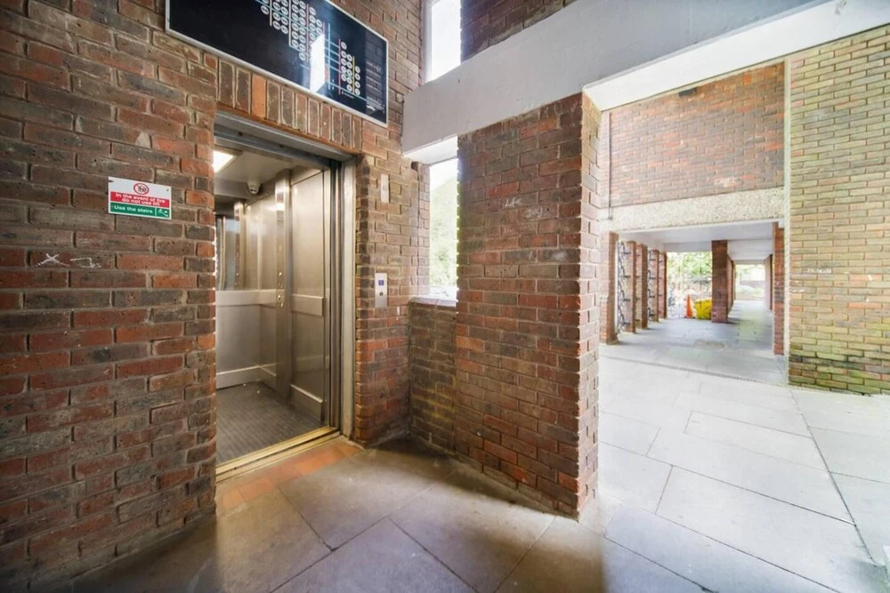 Livestay - 2 Bed Apt, Free Parking in Luton