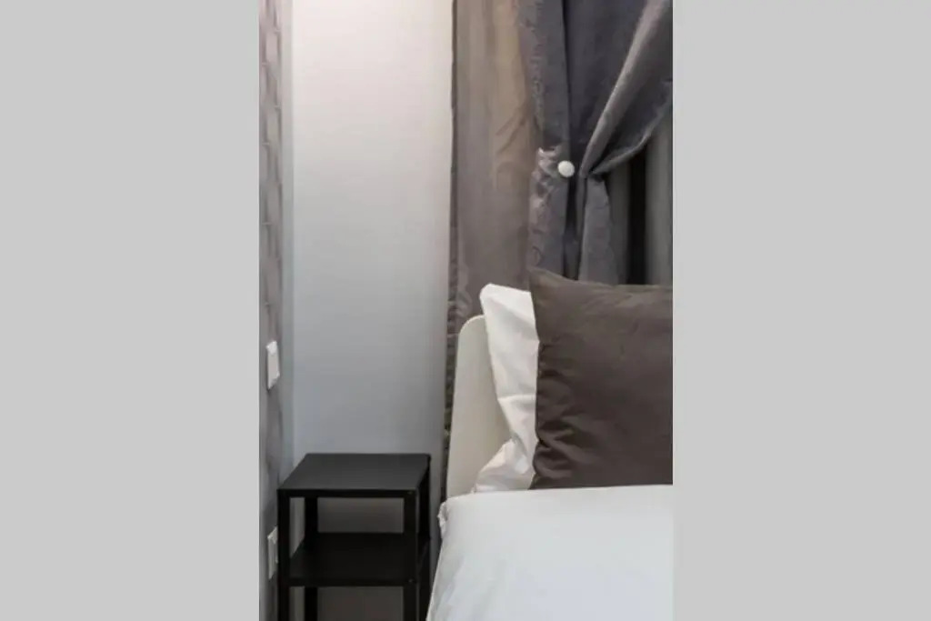 Premium Apartment by Hi5 - Central 1 bedroom (217)