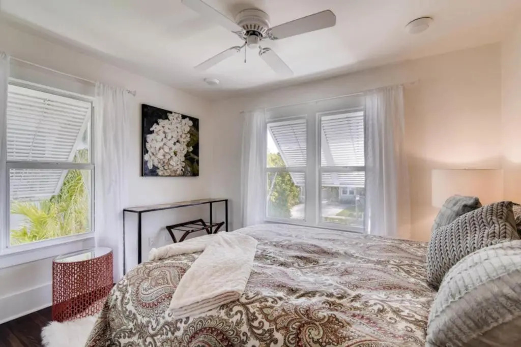 The Periwinkle House - 4bd-2ba - Sleep 10