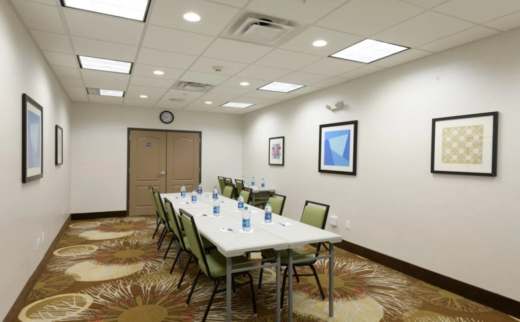 Holiday Inn Express & Suites Jamestown by IHG