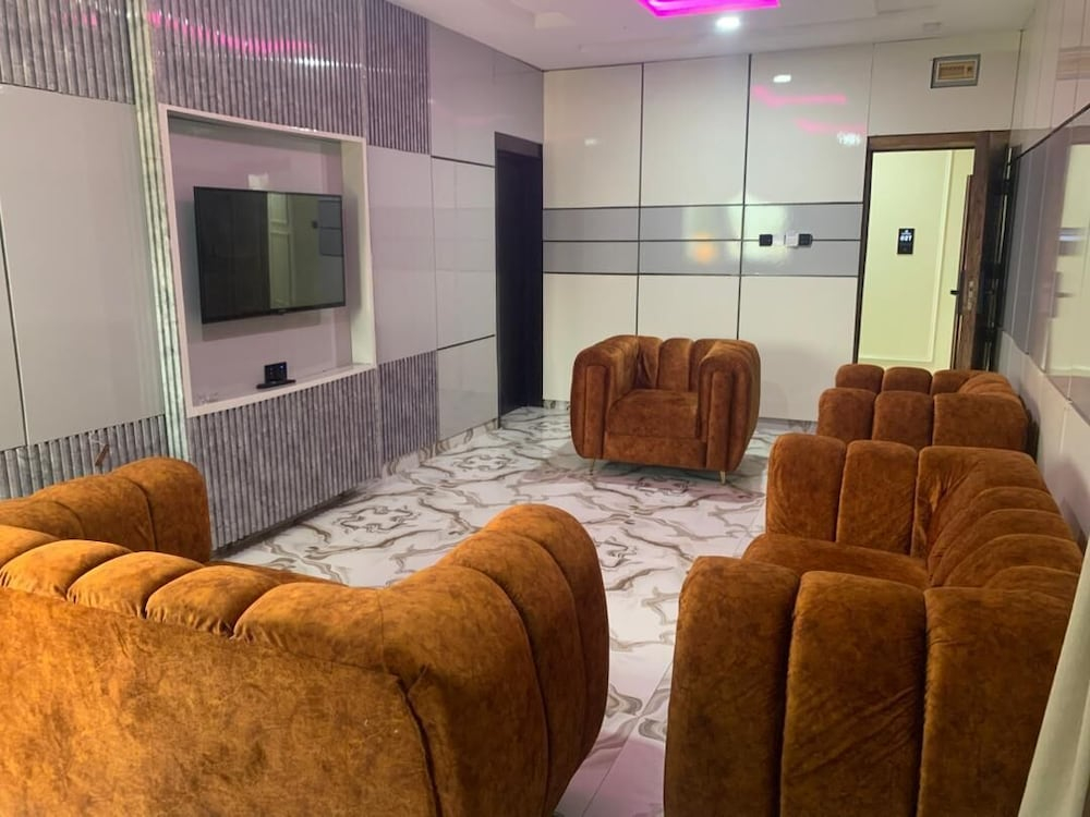Tiano Hotel & Suites
