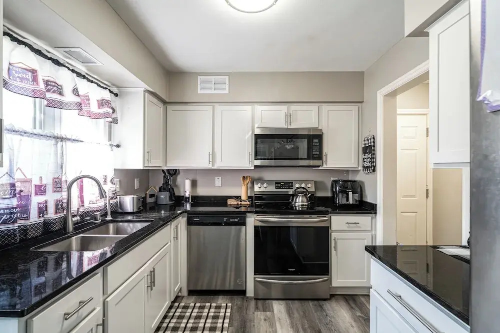 7 Mi to Lake Michigan: Milwaukee Vacation Rental