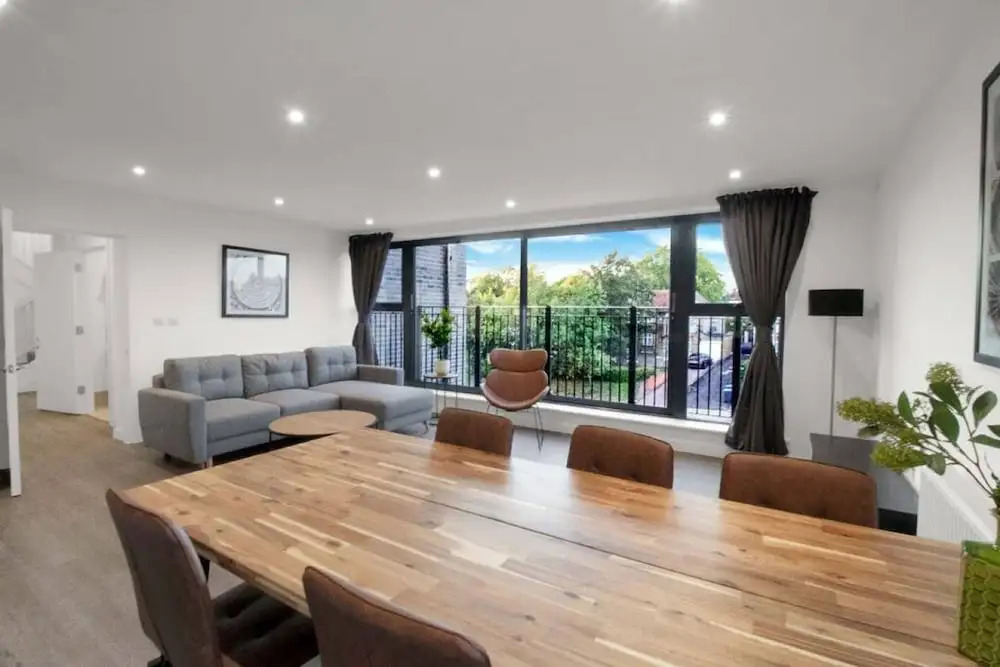 Modern Penthouse in Wembley