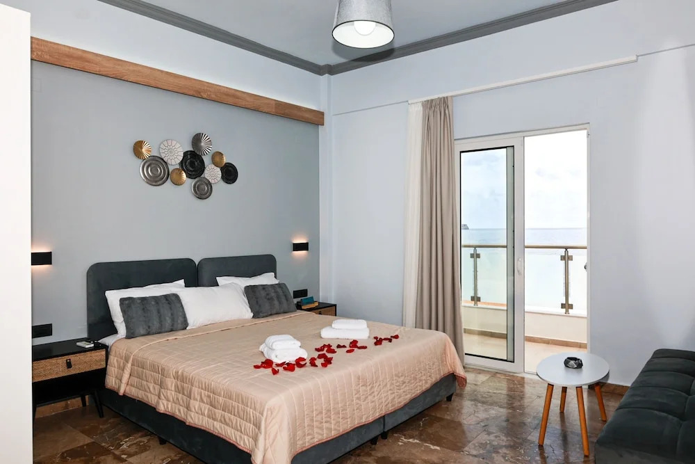 Queen Mary Beachfront Studios