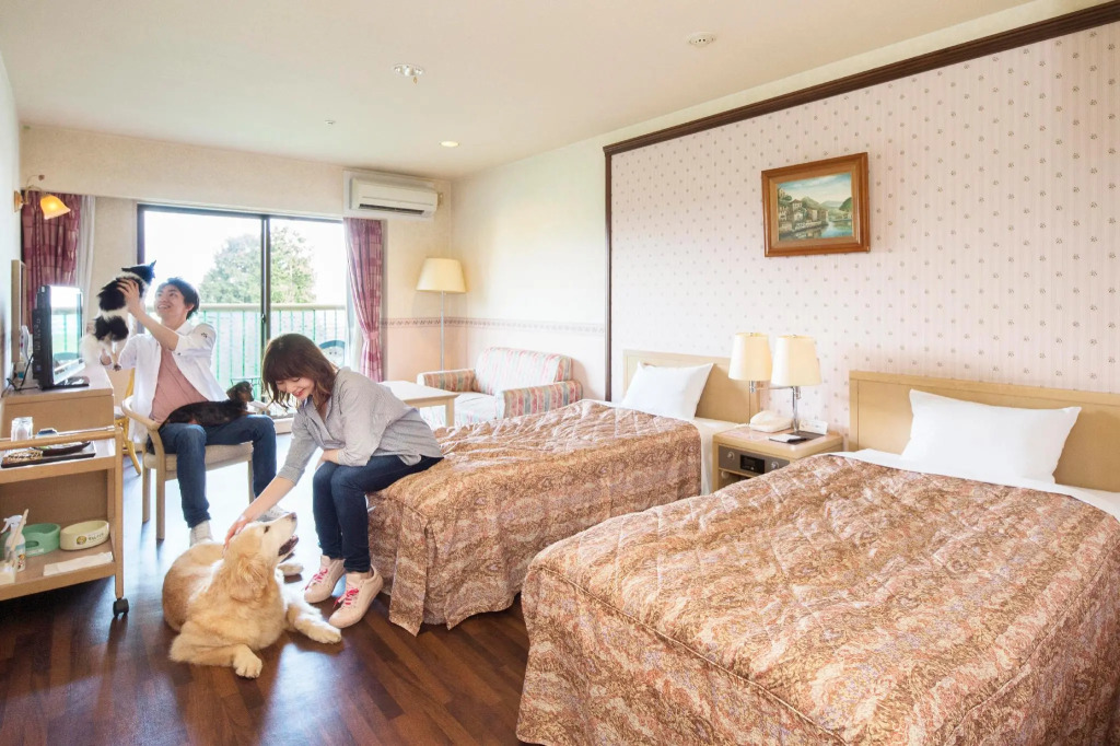 Izu-Kogen Wan Wan Paradise Condominium
