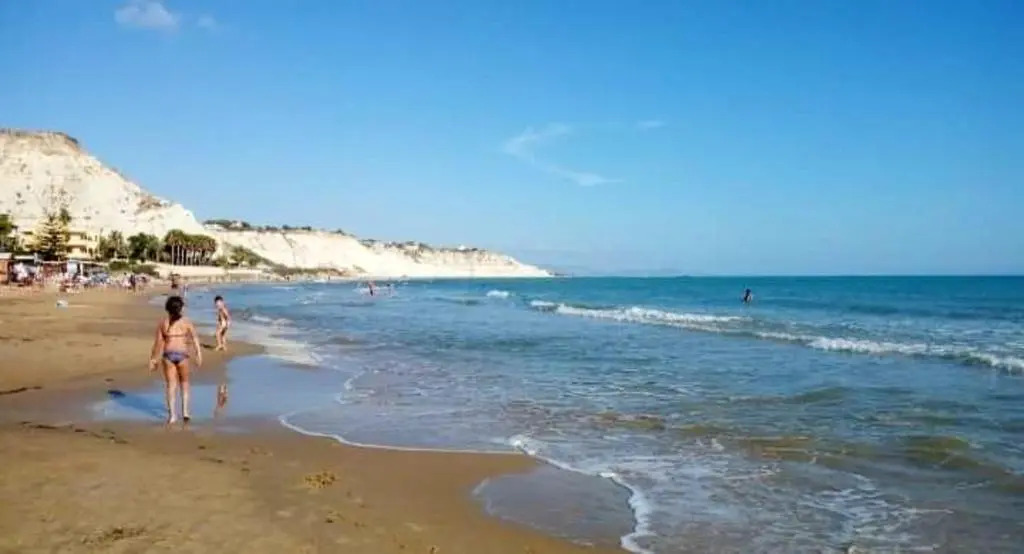 2 bedrooms appartement with enclosed garden and wifi at Realmonte