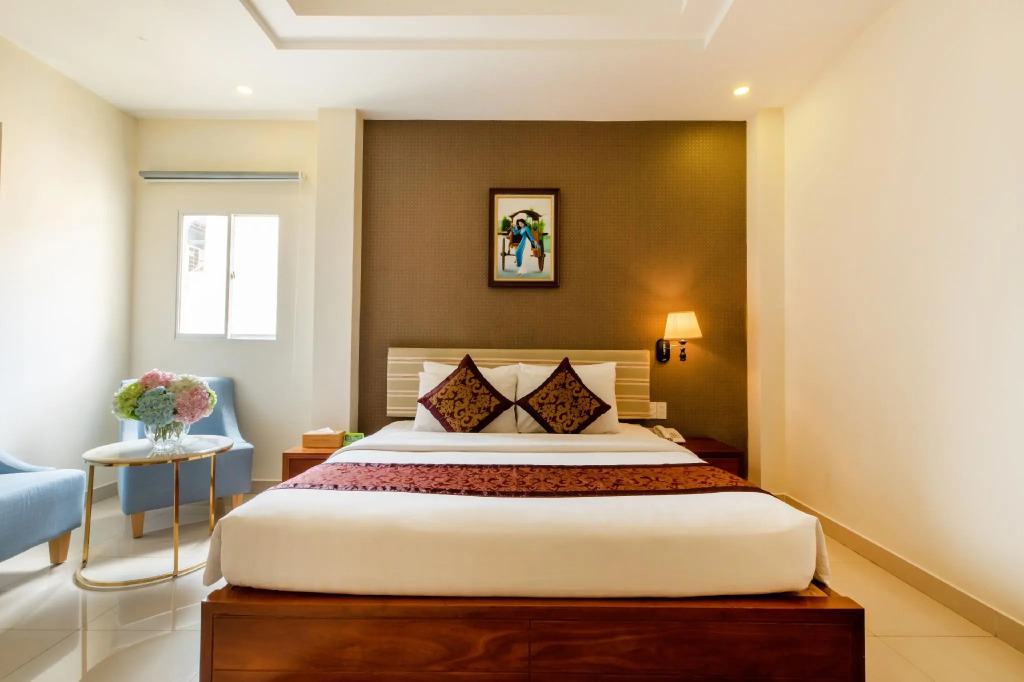 Airport Saigon Hotel - Gần ẩm thực đêm chợ Phạm Văn Hai